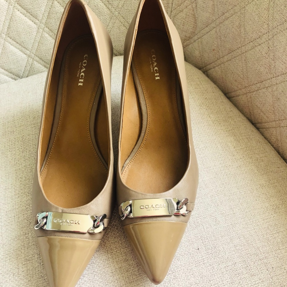 Coach pumps